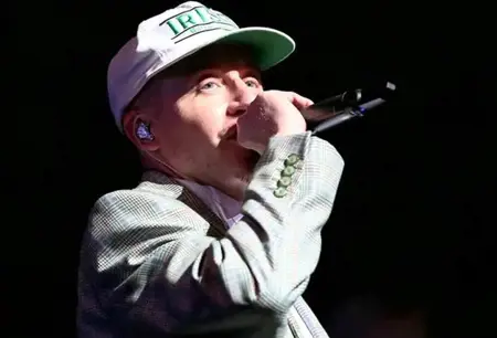 صرخة “فلسطين حرة” تخرجه من الجولة.. ماذا حدث بين Macklemore ومنظمي حفلات شيران؟