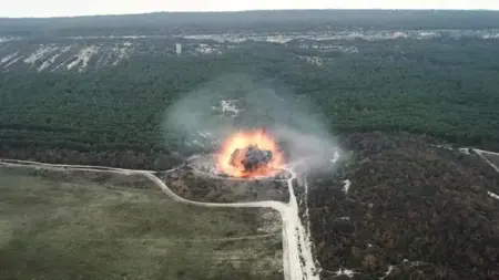 إجلاء ألفي شخص عقب اندلع حريق في القاعدة العسكرية في القرم  إجلاء ألفي شخص عقب اندلع حريق في القاعدة العسكرية في القرم