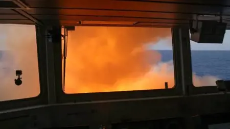 بسبب الحوثيين.. البحرية اليونانية تصرح:" لقد رأينا الجحيم في خليج عدن" بسبب الحوثيين.. البحرية اليونانية تصرح:" لقد رأينا الجحيم في خليج عدن"