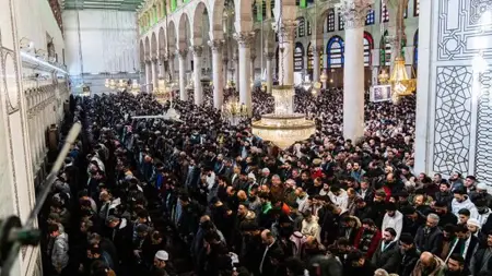 إقامة أول صلاة جمعة في الجامع الأموي بدمشق بعد سقوط نظام البعث إقامة أول صلاة جمعة في الجامع الأموي بدمشق بعد سقوط نظام البعث