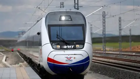 تركيا تنظم رحلات إضافية للقطار السريع قبل عيد الفطر تركيا تنظم رحلات إضافية للقطار السريع قبل عيد الفطر