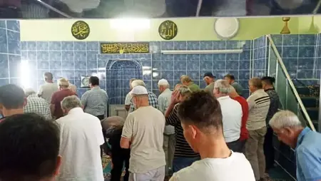 المصلون في مسجد بولاية موغلا يكتشفون خطأ في اتجاه القبلة بعد 45 عامًا المصلون في مسجد بولاية موغلا يكتشفون خطأ في اتجاه القبلة بعد 45 عامًا