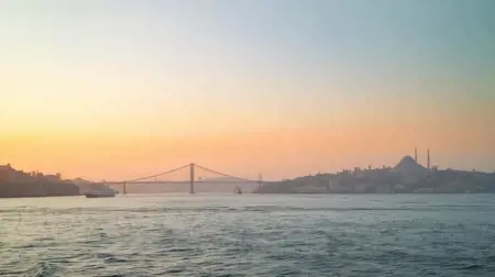 الطقس في إسطنبول  نهار معتدل وليلة باردة وسماء صافية الطقس في إسطنبول  نهار معتدل وليلة باردة وسماء صافية