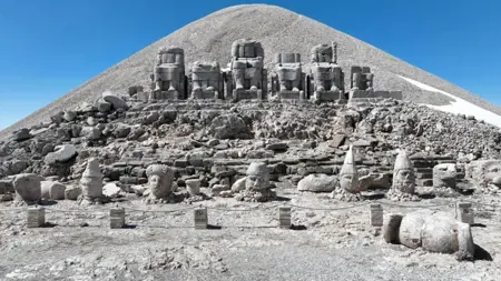 لم يتأثر بالزلازل  ..جبل نمرود بتركيا ينتظر زواره لم يتأثر بالزلازل  ..جبل نمرود بتركيا ينتظر زواره