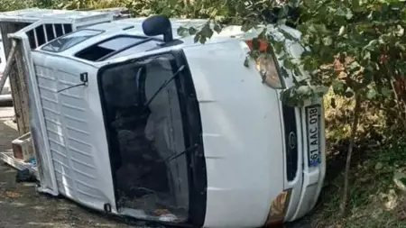 انقلاب مركبة تقلّ عمال قطف البندق في غيرسون التركية.. إصابة 14 شخصاً