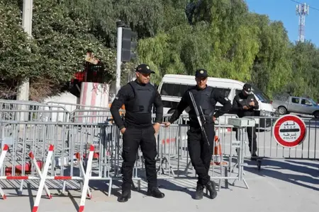 هجوم على معبد يهودي بتونس يسفر عن سقوط 4 قتلى هجوم على معبد يهودي بتونس يسفر عن سقوط 4 قتلى