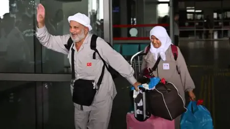 عودة أول قافلة من الحجاج إلى تركيا عودة أول قافلة من الحجاج إلى تركيا