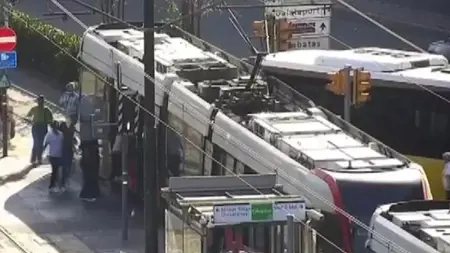 اصطدام حافلة متروبوس بالترام في اسطنبول اصطدام حافلة متروبوس بالترام في اسطنبول