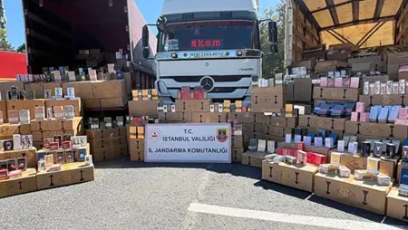 ضبط نحو 200 ألف عبوة عطر مقلدة بحيلة رموز QR في إسطنبول