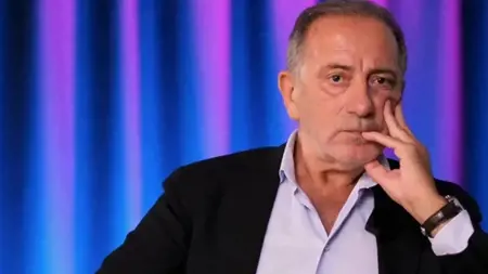 "كأنهم استبدلوه".. صحفي معارض يعلق على زيارة أزوغور أوزيل إلى مقر العدالة والتنمية التركي "كأنهم استبدلوه".. صحفي معارض يعلق على زيارة أزوغور أوزيل إلى مقر العدالة والتنمية التركي