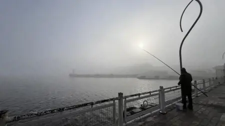 الضباب يعيق حركة السفن في مضيق الدردنيل الضباب يعيق حركة السفن في مضيق الدردنيل