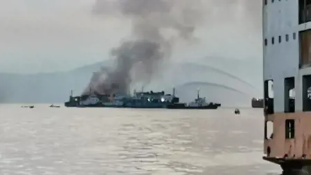 ذعر عقب اندلاع حريق على متن سفينة حربية يابانية ذعر عقب اندلاع حريق على متن سفينة حربية يابانية