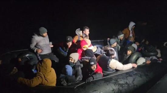 تركيا..القبض على 35 مهاجراً غير شرعي في بحر إيجه تركيا..القبض على 35 مهاجراً غير شرعي في بحر إيجه