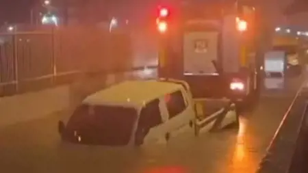 فاجعة تهز إزمير.. السيول تبتلع سيارة داخل نفق وتقتل سائقها