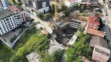 انهيار طريق أثناء أعمال البناء في إسطنبول انهيار طريق أثناء أعمال البناء في إسطنبول