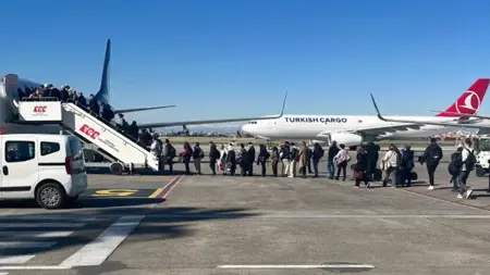 إجلاء ما يقرب من 618 ألف شخص من منطقة الزلزال في تركيا عن طريق الجو