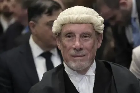 "وُصفت بأغبي مرافعة في التاريخ".. كيف دافع محامي إسرائيل عن إتهامها بالإبادة الجماعية؟