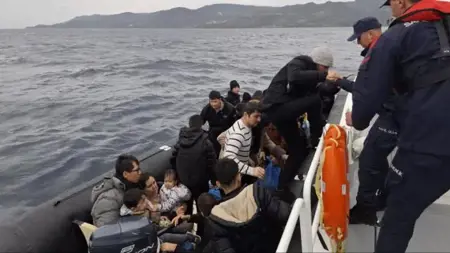 بينهم 20 طفلا..القبض على 41 مهاجرًا غير نظامي في تشاناكالي   بينهم 20 طفلا..القبض على 41 مهاجرًا غير نظامي في تشاناكالي