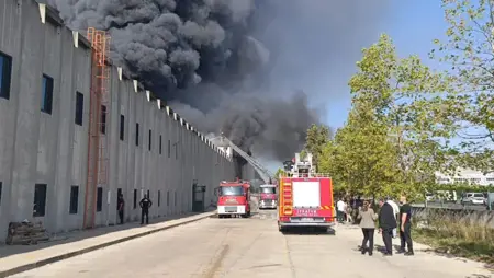 السيطرة على حريق اندلع في مصنع في تكيرداغ  السيطرة على حريق اندلع في مصنع في تكيرداغ