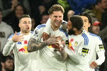 ليدز يونايتد يسحق كريستال بالاس برباعية