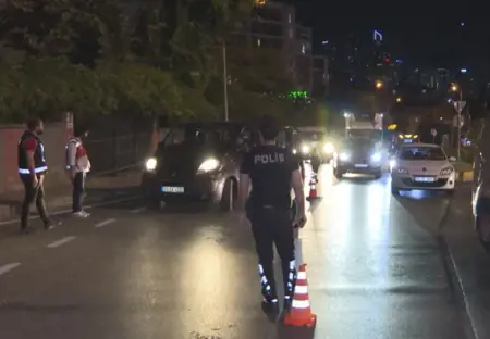 أمن إسطنبول ينفذ حملة أمنية موسعة في إسنيورت أمن إسطنبول ينفذ حملة أمنية موسعة في إسنيورت