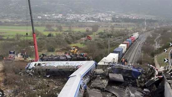 فاجعة في اسكتلندا.. سقوط عدد من الجرحى في حادثة تصادم قطارين
