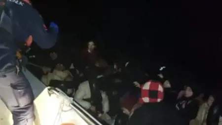 إنقاذ 32 مهاجرا غير نظامي قبالة سواحل إزمير إنقاذ 32 مهاجرا غير نظامي قبالة سواحل إزمير
