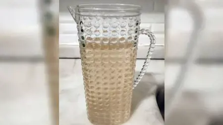 ردود فعل غاضبة عقب تدفق مياه قذرة من صنابير المياه في إسطنبول ردود فعل غاضبة عقب تدفق مياه قذرة من صنابير المياه في إسطنبول