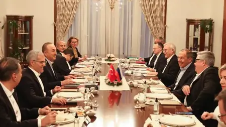 مائدة الإفطار تجمع وزير الخارجية التركي بنظيره الروسي مائدة الإفطار تجمع وزير الخارجية التركي بنظيره الروسي