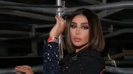 آخر صيحات الفنانة أحلام "باروكة مرصعة بالألماس" آخر صيحات الفنانة أحلام "باروكة مرصعة بالألماس"