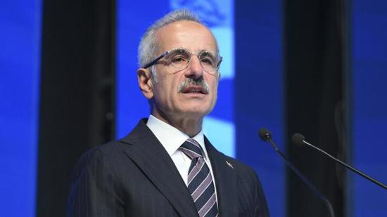 وزير النقل التركي يعلن موعد الانتهاء من الأعمال في نفق جبل بولو وزير النقل التركي يعلن موعد الانتهاء من الأعمال في نفق جبل بولو