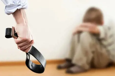 أب سوري يعذب ابنه بطرق مروعة في أضنة التركية أب سوري يعذب ابنه بطرق مروعة في أضنة التركية