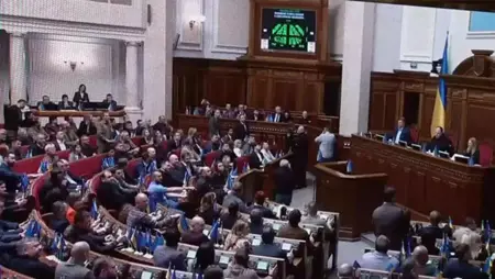 البرلمان الأوكراني يوافق على تعيين خمارا وزيراً للدفاع
