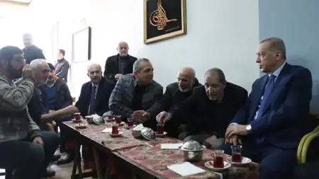 أردوغان يزور التجار بمنطقة الفاتح باسطنبول أردوغان يزور التجار بمنطقة الفاتح باسطنبول