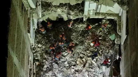 العثور على جثة عامل داخل مبنى منهار جزئياً في غونغورين بإسطنبول العثور على جثة عامل داخل مبنى منهار جزئياً في غونغورين بإسطنبول