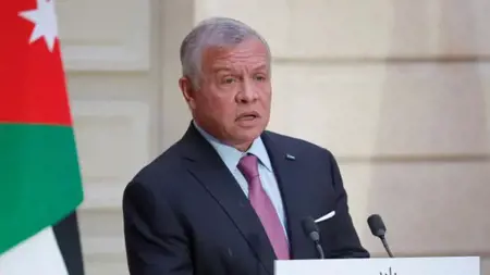 العاهل الأردني يدعو المجتمع الدولي إلى اتخاذ إجراءات عاجلة لإنهاء الحرب في غزة العاهل الأردني يدعو المجتمع الدولي إلى اتخاذ إجراءات عاجلة لإنهاء الحرب في غزة