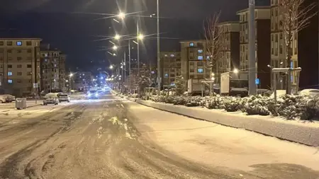 أرضروم تتزين باللون الأبيض بعد تساقط الثلوج