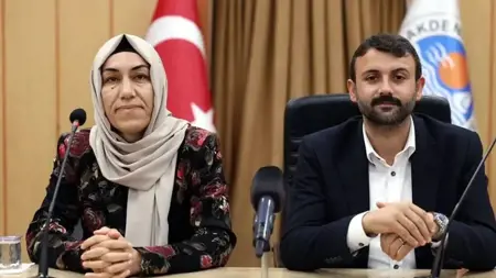 اعتقال مسؤولي بلدية أكدنز وأعضاء من حزب الديمقراطية في مرسين