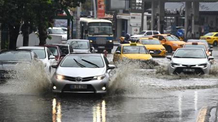 الأرصاد التركية تحذر من العواصف الرعدية في أنقرة