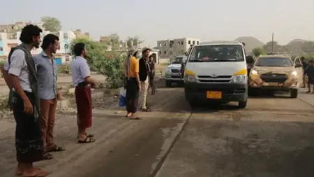 الحكومة اليمنية تعقد صفقة لتبادل مئات الأسرى مع الحوثيين الحكومة اليمنية تعقد صفقة لتبادل مئات الأسرى مع الحوثيين