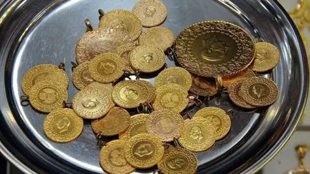 أسعار الذهب تنخفض بعد بلوغها مستوى تاريخي  أسعار الذهب تنخفض بعد بلوغها مستوى تاريخي