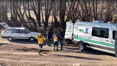 أنقرة: العثور على 3 قتلى داخل سيارة وإلى جانبهم زجاجات خمور أنقرة: العثور على 3 قتلى داخل سيارة وإلى جانبهم زجاجات خمور