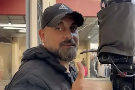 نجل مصور قناة الجزيرة سامر أبو دقة يشعل السوشيال ميديا بـ "يابابا مشتاق"