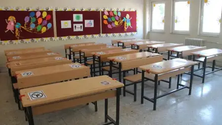 وزارة التعليم التركية تعلن نقل 100 ألف طالب وطالبة من المناطق المنكوبة