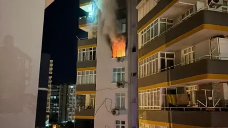 حريق في شقة بالطابق السابع بأضنه يخلّف خسائر مادية دون إصابات حريق في شقة بالطابق السابع بأضنه يخلّف خسائر مادية دون إصابات