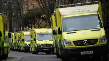 تواصل إضراب سيارات الإسعاف في  إنجلترا تواصل إضراب سيارات الإسعاف في  إنجلترا