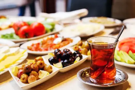 انتبه لهذه الأطعمة أثناء السحور لتتجنب الشعور بالعطش طوال نهار رمضان