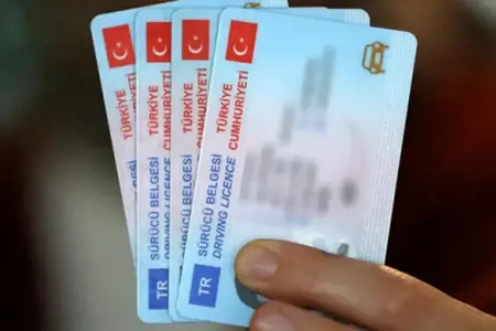 فرصة أخيرة للسائقين: مهلة 21 يومًا لتجديد رخص القيادة القديمة فرصة أخيرة للسائقين: مهلة 21 يومًا لتجديد رخص القيادة القديمة