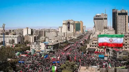 دفن خامنئي في ضريح الإمام الرضا بمشهد.. اختتام أيام الحداد الإيرانية