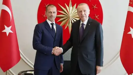أردوغان يستقبل رئيس الإتحاد الأوروبي لكرة القدم أردوغان يستقبل رئيس الإتحاد الأوروبي لكرة القدم